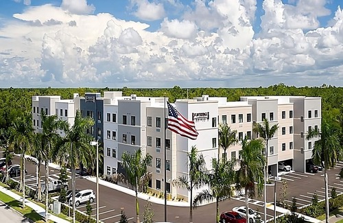 Naples Apartment | Tranquil Studio w/Poolside Bar and Soothing Ambiance Near Marco Island Beaches