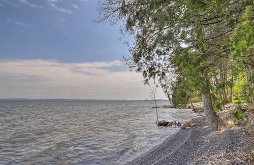 North Hero Apartment | Tranquil Studio w/Private Beach on Lake Champlain!