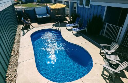 Whalehead Beach House | Tranquil Sunrises Pool & Boardwalk Walk to Beach