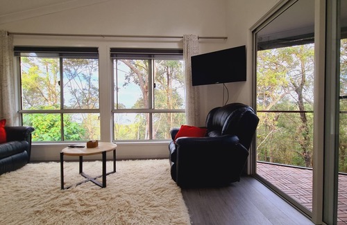 Brisbane Waterfront House | Tranquil Treetop Absolute Waterfront Holiday Home