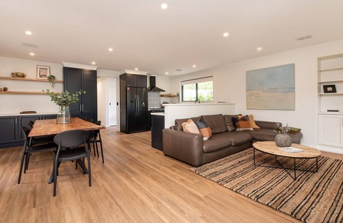Red Hill South House | Tranquil Vibes in Red Hill