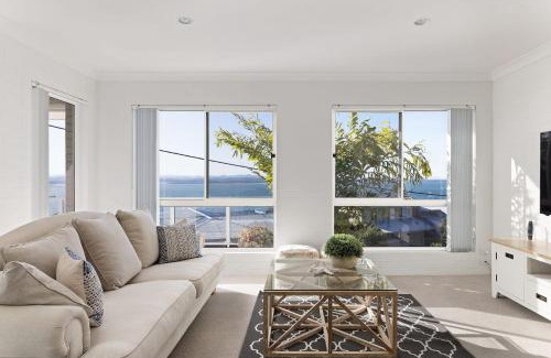 Nelson Bay House | Tranquil with Harbour Views