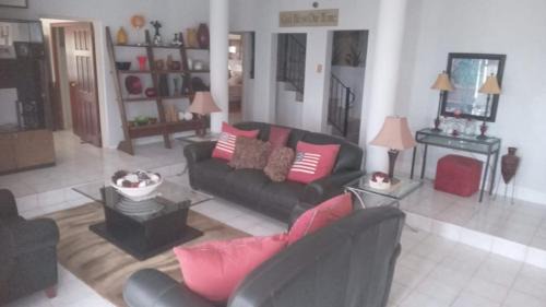 Runaway Bay House | Tranquila Oasis