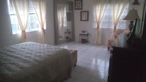 Runaway Bay House | Tranquila Oasis