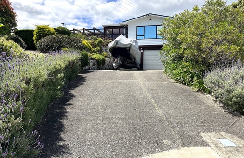 Waikanae Cottage | Tranquility Base - Waikanae Beach Holiday Home