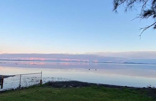 Karraganbah House | Tranquility by the Lake