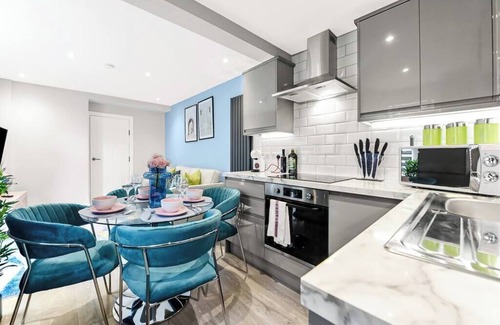 Northumberland Park Apartment | Tranquility in Bloom: Refreshing 2BR Apartment