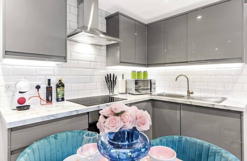 Northumberland Park Apartment | Tranquility in Bloom: Refreshing 2BR Apartment