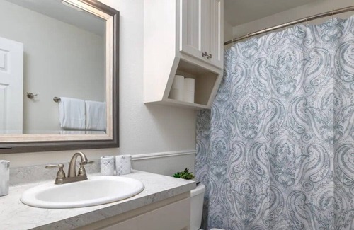 Cibolo House | Tranquility in the City, 6 BR, Backyard Oasis