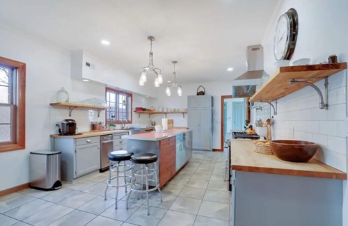 New Philadelphia House | Travel Together Stay Together- Sleeps 16+