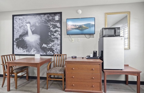 Medford Hotel | Travelers Inn Medford