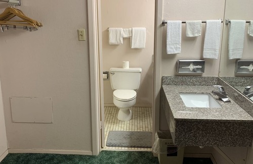 Sherman Hotel | Travelers Inn