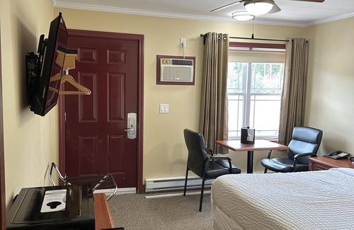 Waasis Hotel | Travellers Inn