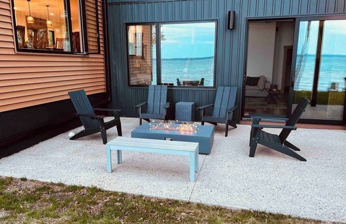 Traverse City House | Traverse City Waterfront Modern Escape on West Bay