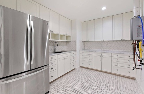 Greater South River City House | Travis Heights Oasis: Pool & walk to S. Congress