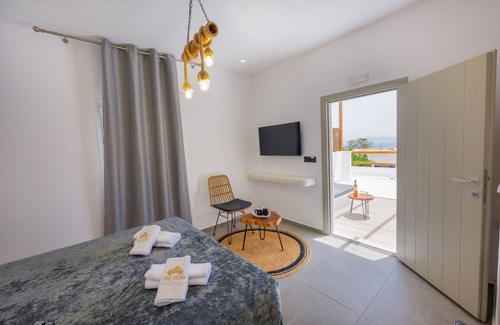 Fira Hotel | Tre Fiori - The Retreat Suites