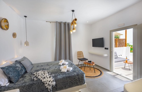 Fira Hotel | Tre Fiori - The Retreat Suites