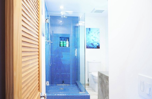 Sam Hughes House | TREAT GUESTHOUSE, Private, Quiet, Comfortable! Artistically designed space.