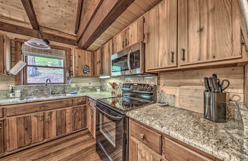 Ruidoso Cabin | Tree-Lined 'Polly's Perch' w/Mountain Views!