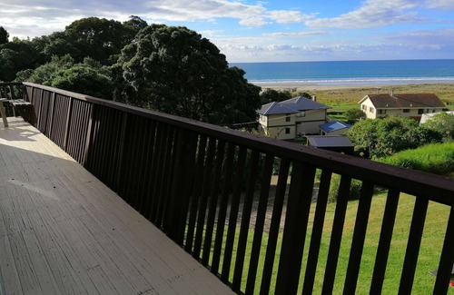 Waiotahi House | Tree tops to the sea