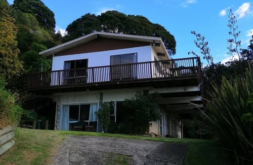 Waiotahi House | Tree tops to the sea