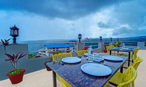 Mahabaleshwar Hotel | Treebo Kuber Palace with Swimming Pool