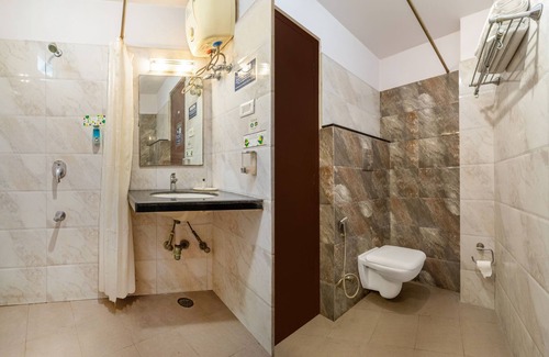 Sindhi Camp Hotel | Treebo Natraj - Jaipur