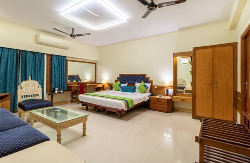 Sindhi Camp Hotel | Treebo Natraj - Jaipur