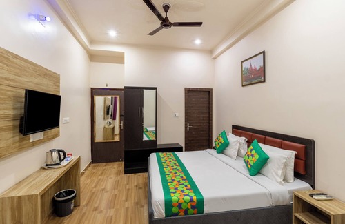 Varanasi Hotel | Treebo Om Shree Banaras