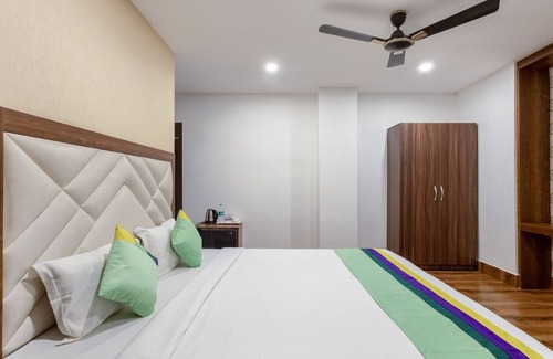 Sualkuchi Hotel | Treebo Royal Palace, Zoo Road