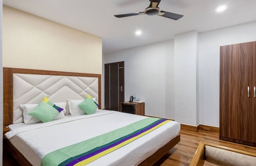 Sualkuchi Hotel | Treebo Royal Palace, Zoo Road