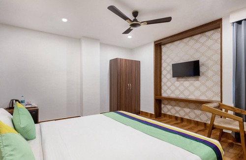 Sualkuchi Hotel | Treebo Royal Palace, Zoo Road