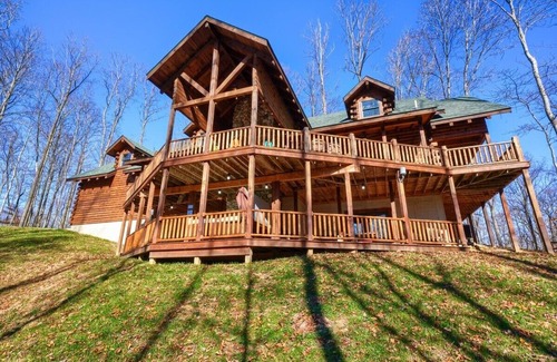 Laurelville House | Treehouse Lodge: Luxury Log Cabin Retreat in Hocking Hills