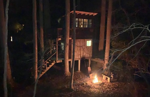 Talking Rock House | Treehouse Sanctuary at Kaluna Farm Retreat