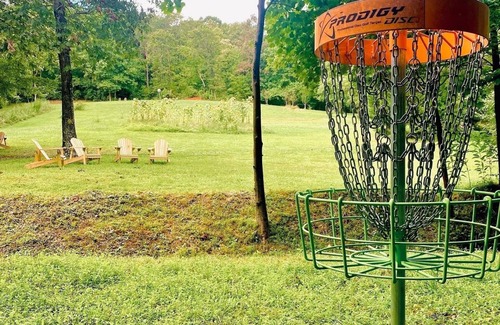 Copperhill Cabin | Treehouse w/Full Disc Golf Course~Dog Friendly