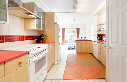 Downtown Toronto House | Treelined street downtown. 100 walk/transit score. Ideal for Work/Life/Family.