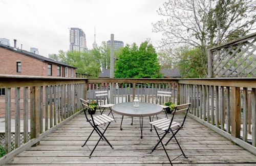 Downtown Toronto House | Treelined street downtown. 100 walk/transit score. Ideal for Work/Life/Family.