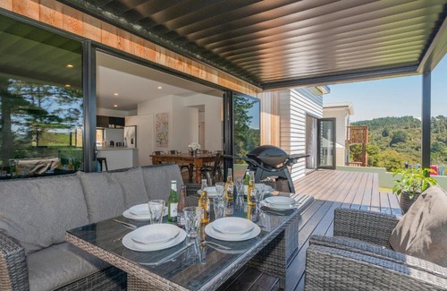 Whangamata House | Treetop Bach - Whangamata Holiday Home