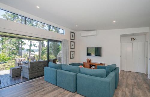 Whangamata House | Treetop Bach - Whangamata Holiday Home