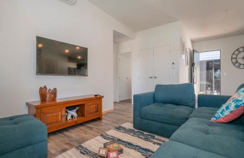 Whangamata House | Treetop Bach - Whangamata Holiday Home