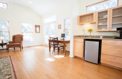 Galindo House | Treetop Guesthouse - Monthly Rental - South Central