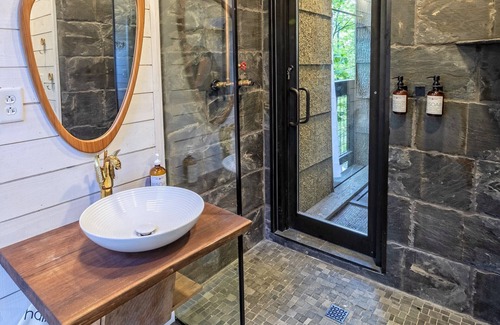 Chattanooga Cabin | Treetop Hideaways: The Dogwood Treehouse