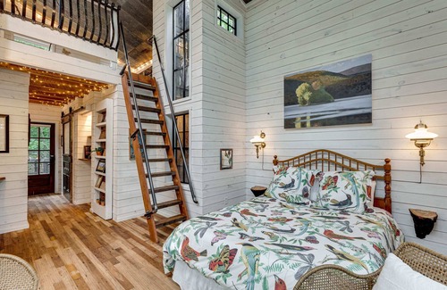 Chattanooga Cabin | Treetop Hideaways: The Dogwood Treehouse