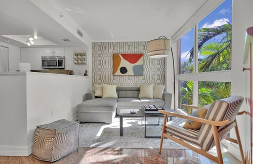 Coconut Grove Apartment | Treetop Retreat Cozy 2 Bedroom in Grove
