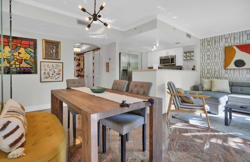 Coconut Grove Apartment | Treetop Retreat Cozy 2 Bedroom in Grove