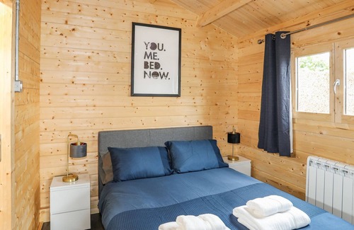 Rhosneigr Cabin | TREM Y MOR LODGE, pet friendly, country holiday cottage in Rhosneigr