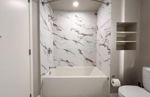 Downtown Apartment | Trendy 2BD 2BTH Apt in Santa Monica!