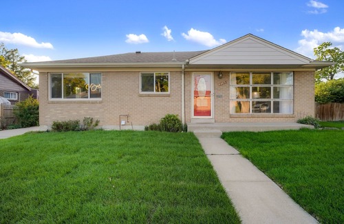 Twin Lakes House | Trendy 4 Bedroom House - 15 minutes from Downtown