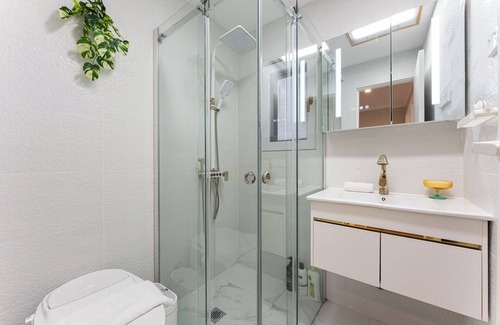 Petersham North House | Trendy 4BR Petersham Stay Steps from Top Cafés