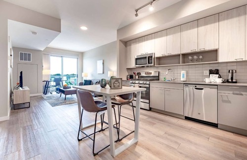 Stamford Apartment | Trendy Apt On Harbor With Gym